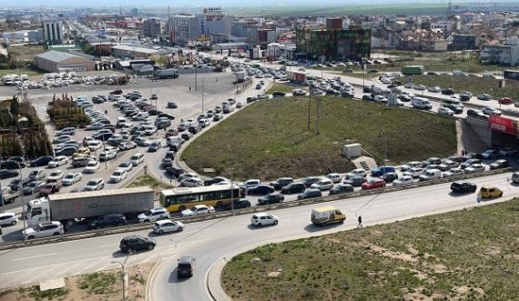 Vizita e presidentit letonez, kështu ishte bllokuar Prishtina sot