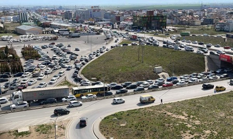 Vizita e presidentit letonez, kështu ishte bllokuar Prishtina sot