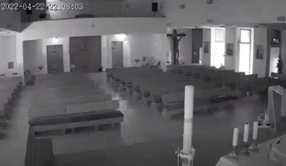 Kamerat e sigurisë regjistrojnë momentin e lëkundjeve të Tokës në një kishë në Dubrovnik