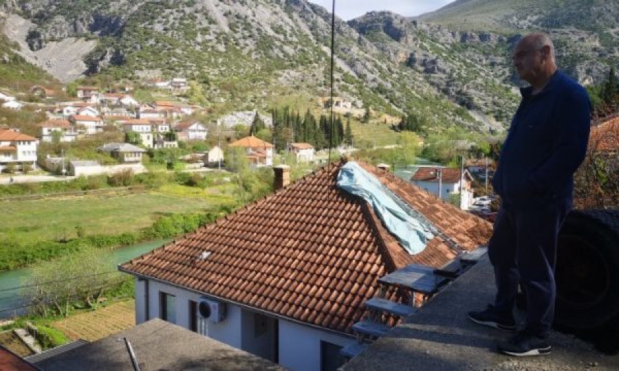 Një shkëmb i madh çau çatinë, pamjet nga vendi ku mbeti e vrarë 27-vjeçarja në fshatin boshnjak
