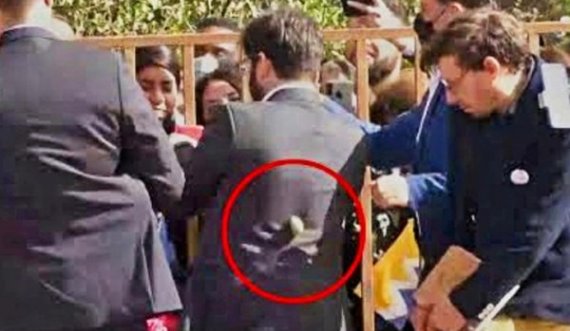 Presidenti kilian del jashtë kryeqytetit, dikush e gjuan me gurë