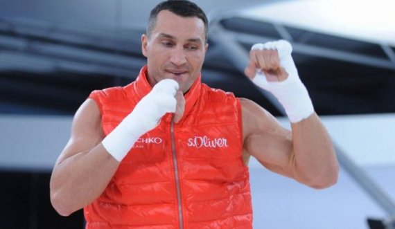 Klitschko reagon pas fitores së Usyk ndaj Joshuas