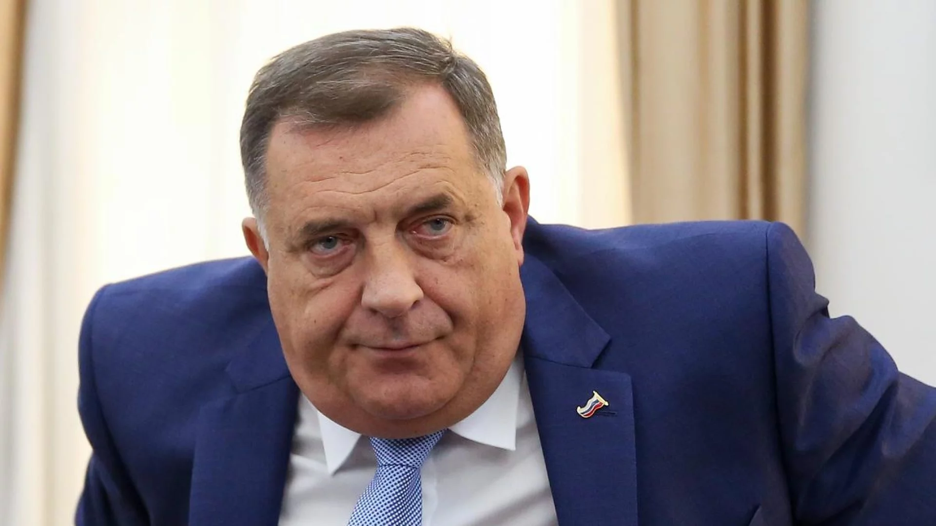 Dodik bëhet qesharak, lyp takim urgjent me Macronin