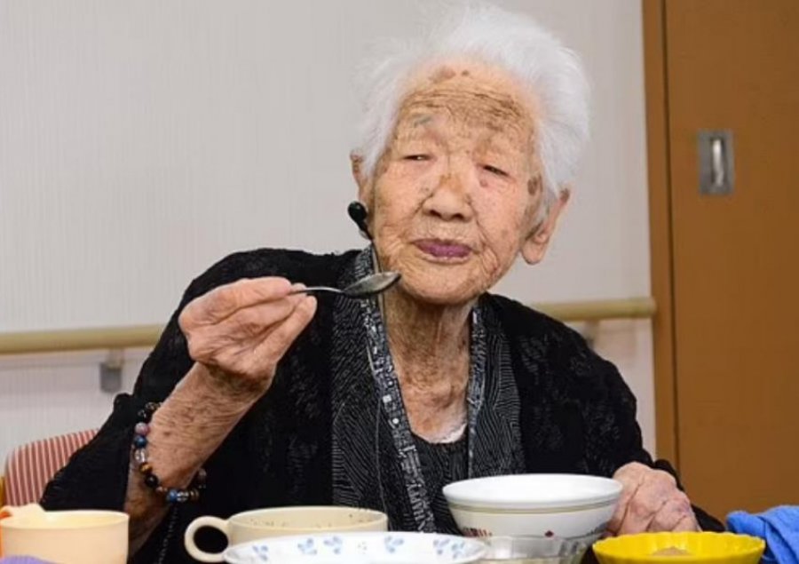 Vdes personi më i vjetër në botë
