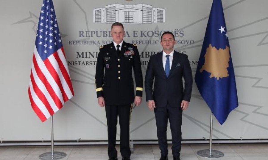 Mehaj pret në takim ushtarakun e lartë amerikan që ishte pjesë e delegacionit të Departamentit të Shtetit