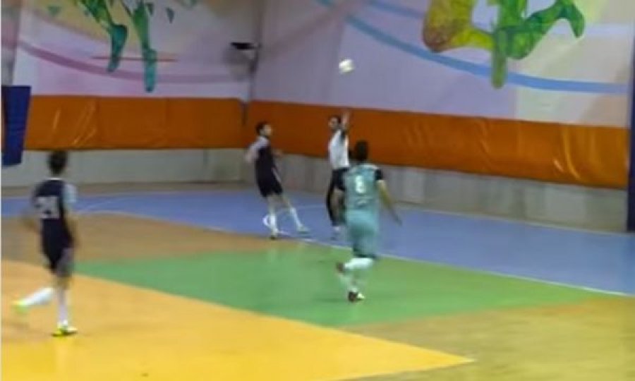 Njihuni me maestron e futsallit, shënon gol spektakolar