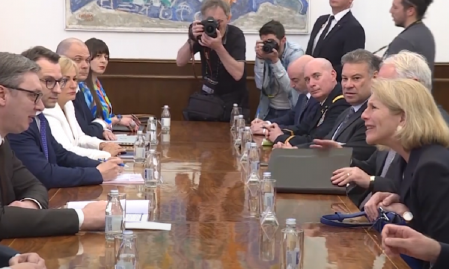 Delegacioni i lartë amerikan arrin në Beograd, takojnë presidenti serb Vuçiq