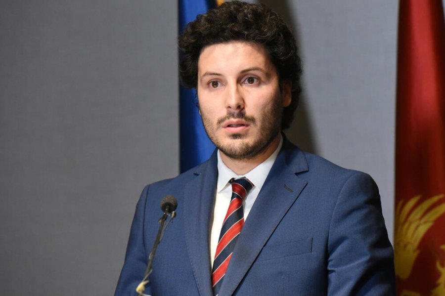 Edhe një shqiptar kryeministër në Ballkan, Dritan Abazoviq merr drejtimin e qeverisë në Mal të Zi