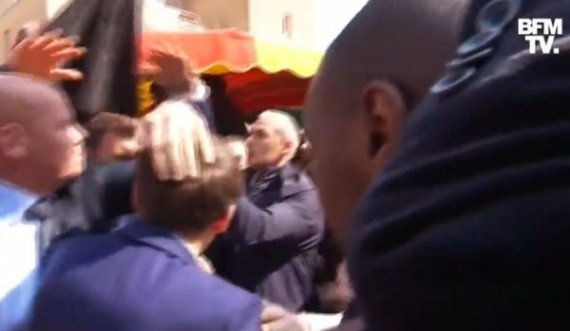 Macron del në pazar pasi u rizgjodh president i Francës, e gjuajnë me domate