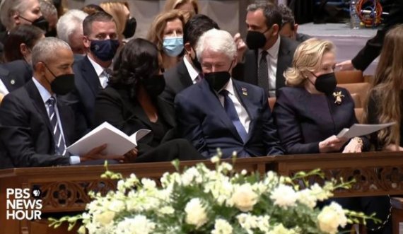 Clinton dhe Obama kalojnë kohë së bashku para nisjes së ceremonisë