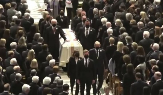 Arkivoli i Madeleine Albright nxirret nga katedralja