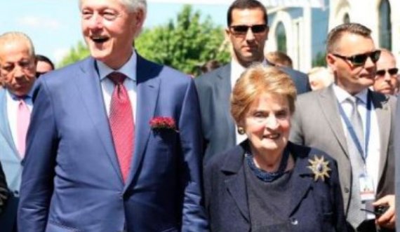 Kjo ishte vizita e përbashkët e Clinton me Albright në Kosovë, të cilën ai e përmendi sot