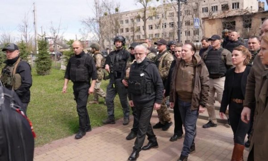 Talat Xhaferin s’e lë instinkti i ushtarakut, shkon për vizitë në Ukrainë