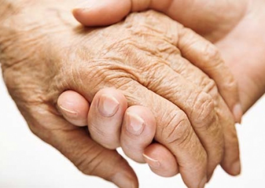 Tri mënyra natyrale për të parandaluar sëmundjen e Parkinsonit