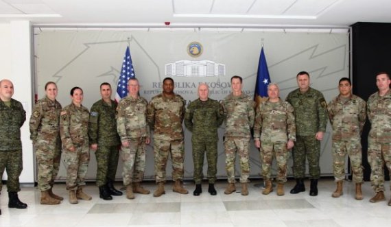 Një delegacion nënoficerësh amerikanë vijnë në Kosovë, i pret komandanti i FSK-së