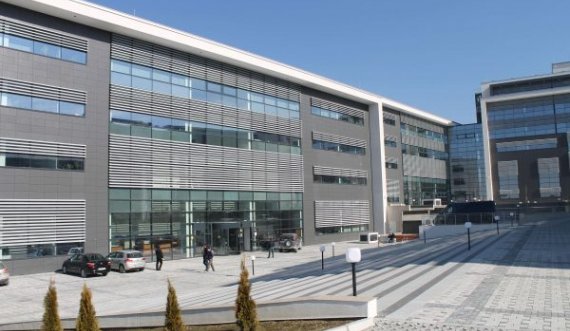 Rrahje mes zyrtarëve në Pallatin e Drejtësisë në Prishtinë