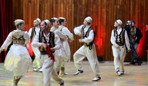 Koncert brilant nga Ansambli kombëtar i këngëve e valleve nga Shqipëria