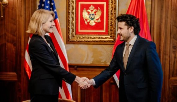 Në ditën e parë të punës si kryeministër, Abazoviqin e vizitojnë zyrtarët e lartë amerikanë