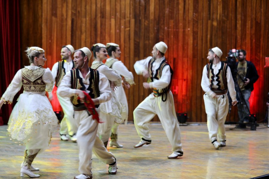 Koncert brilant nga Ansambli kombëtar i këngëve e valleve nga Shqipëria