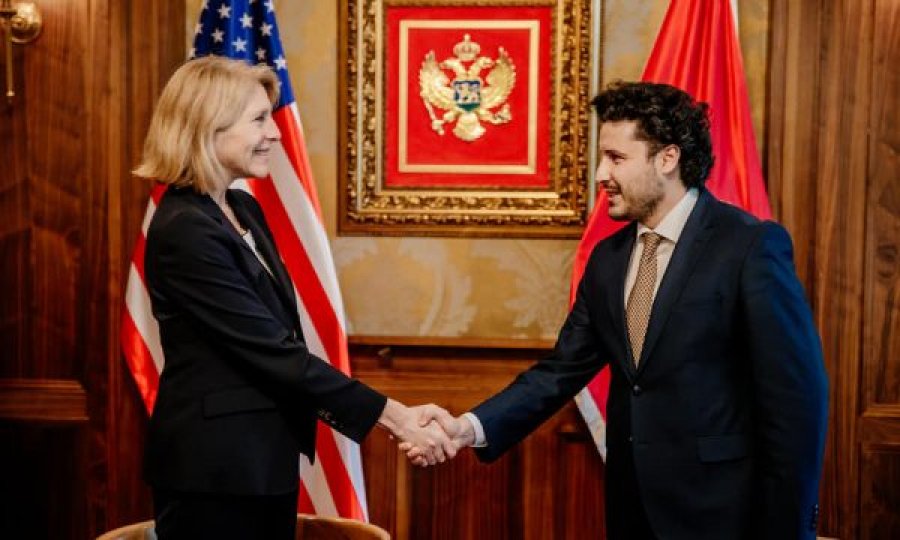 Në ditën e parë të punës si kryeministër, Abazoviqin e vizitojnë zyrtarët e lartë amerikanë