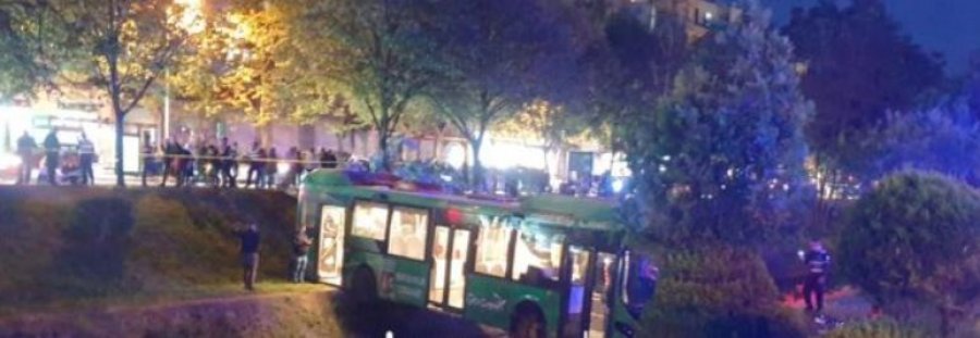 Aksident i frikshëm në Tiranë, autobusi i Unazës përfundon në Lanë
