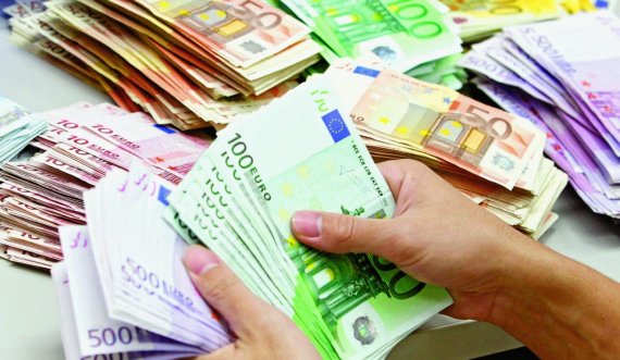 Në kulmin e krizës kursimet e kosovarëve arrijnë 4.75 miliardë euro