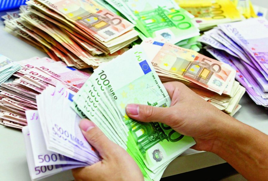 Në kulmin e krizës kursimet e kosovarëve arrijnë 4.75 miliardë euro