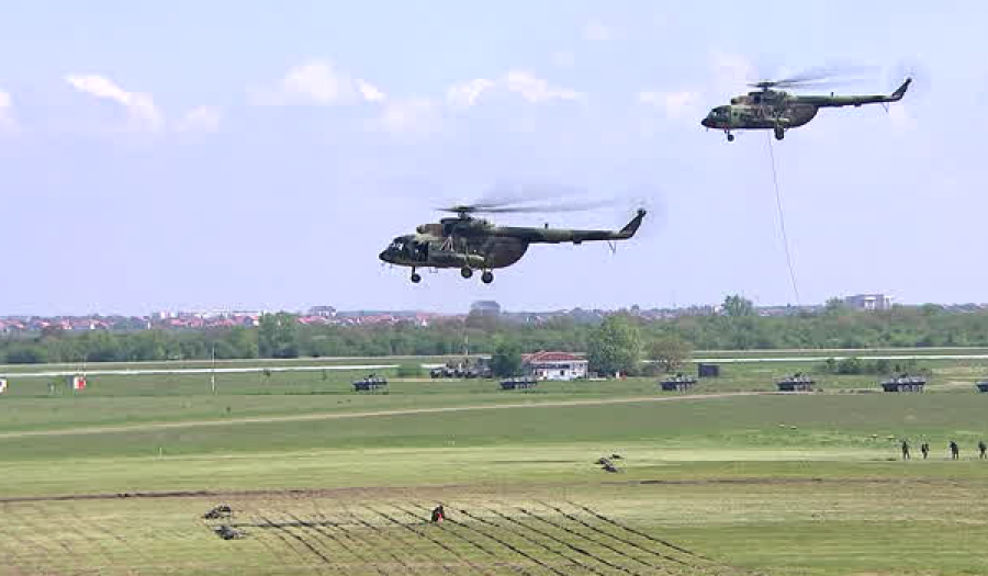 Serbia reklamon armatimin kinez që e mori në mënyrë sekrete, Vuçiq shoqërohet nga Dodiku