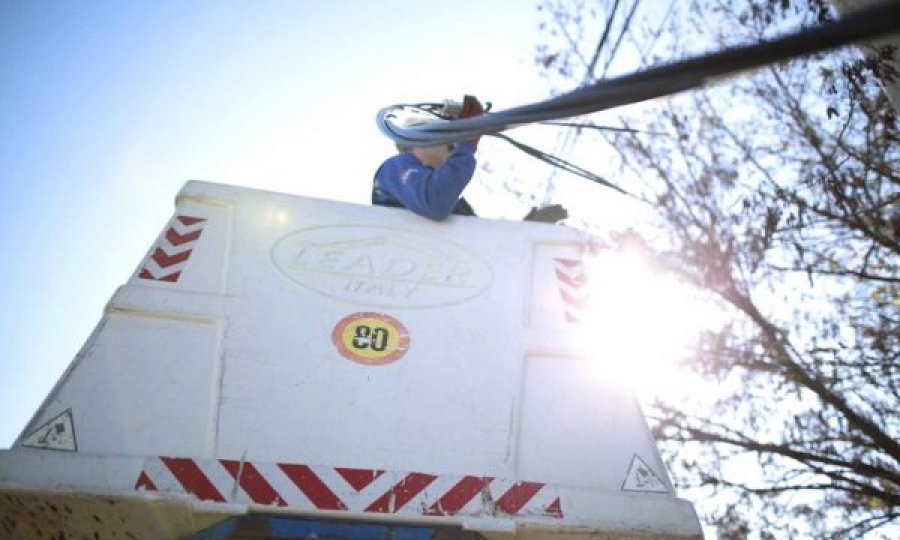 Fundjava me reduktime  të energjisë elektrike , vendet që do të mbesin sot pa rrymë dhe orari i ndërprerjeve