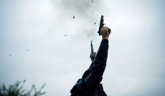 Dasmori në Gjakovë shtie me armë në aheng, policia e siguron incizimin