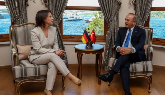 Politico: Gjermania po shtrëngon qasjen ndaj Turqisë, turqit i merr malli për Merkelin