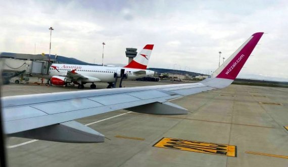 Newcastle e harroi futbollistin në aeroport 