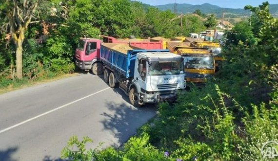Policia: Vendimi për pajisje me dokumentin për hyrje-dalje po zbatohet, Jarinja dhe Bërnjaku janë të mbyllura