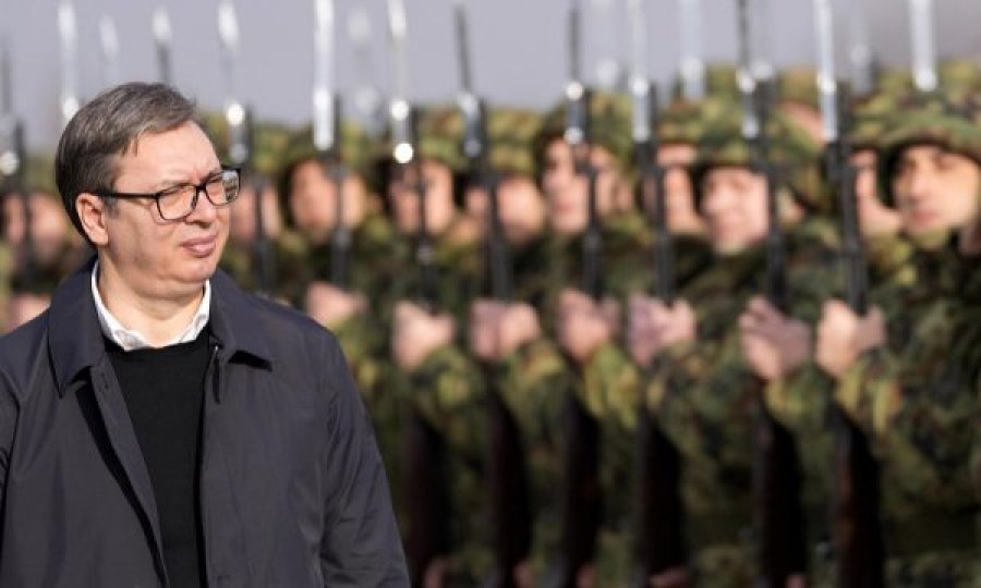 Eksperti ushtarak: Gjeneralët i kanë treguar Vuçiqit cfarë do t’i bëjë NATO nëse e sulmon Kosovën