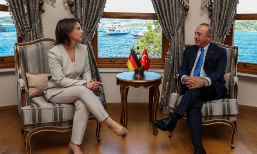 Politico: Gjermania po shtrëngon qasjen ndaj Turqisë, turqit i merr malli për Merkelin