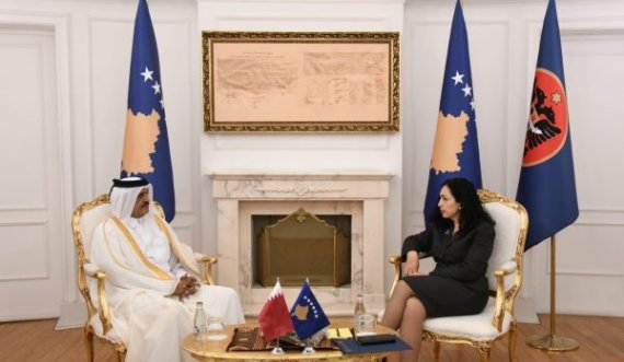 Presidentja takohet me ambasadorin e Katarit, i kërkon investime në Kosovë
