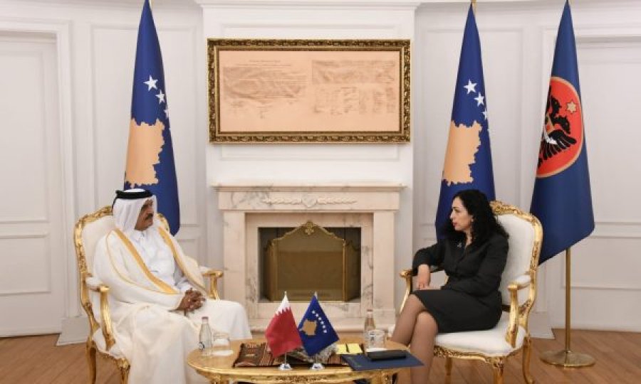 Presidentja takohet me ambasadorin e Katarit, i kërkon investime në Kosovë