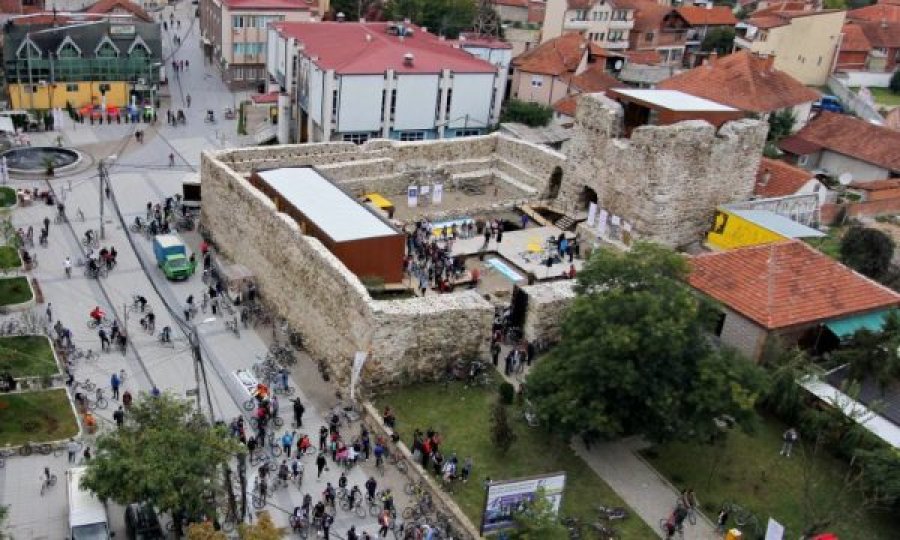 Gjenden bimë narkotike në një arë në Vushtrri, Policia thotë se ato u rritën vetë