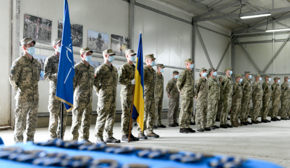 NATO konfirmon largimin e disa trupave nga Kosova