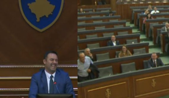 Konjufca ia lëshon një fore Avdullah Hotit, shpërthejnë të qeshurat në Kuvend