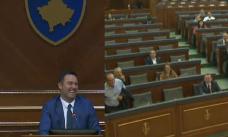 Konjufca ia lëshon një fore Avdullah Hotit, shpërthejnë të qeshurat në Kuvend