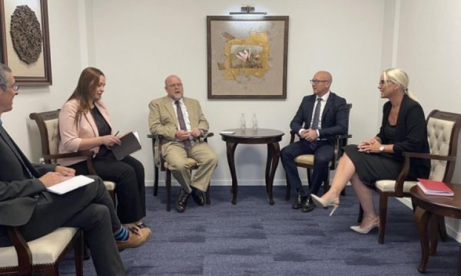 Lista Srpska e sulmon ambasadorin amerikan i quan vlerësime paushalle deklaratat për Radojiçiqin