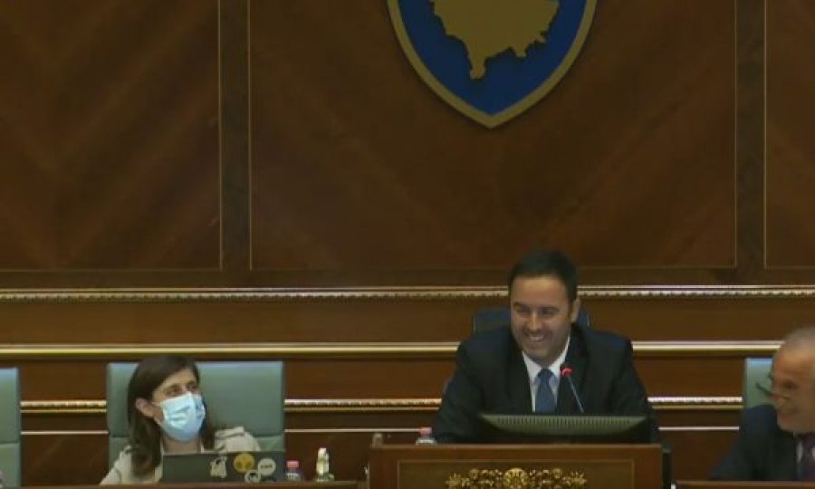 “Fitore, a është kamera e fshehtë”, Konjufca shkakton sërish të qeshura në Kuvend