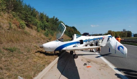 Aeroplani bën ulje emergjente në një autostradë 