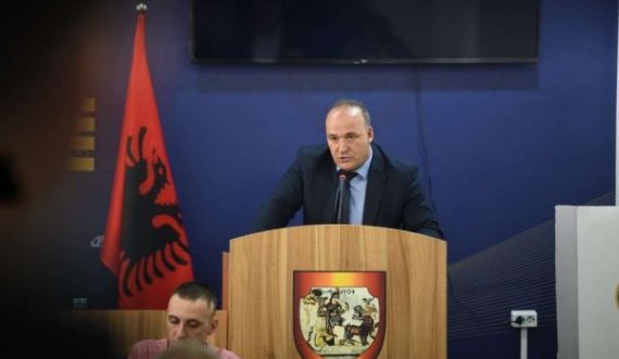 Prokuroria vihet në lëvizje pasi ish-drejtori Inspeksionit në Podujevë tha se Bulliqi s’e kishte lejuar t’i rrënojë villat në Orllan