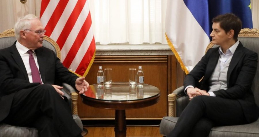 Hill gjatë takimit me Bërnabiqin: Vazhdimi i bisedimeve Kosovë-Serbi, rruga e vetme