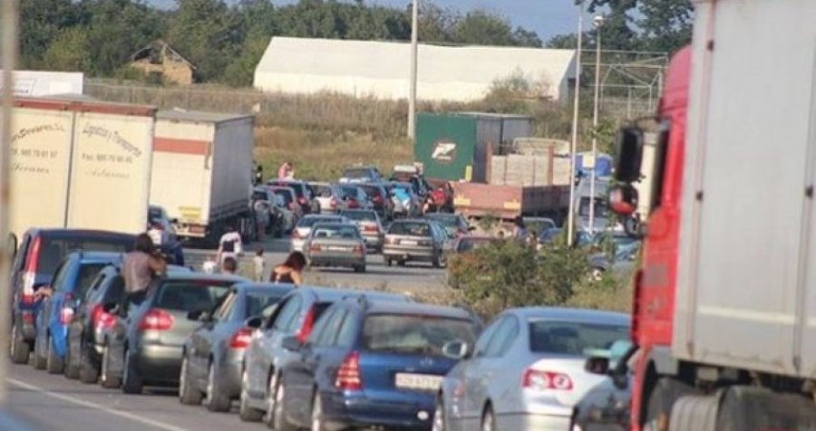 Policia arreston tre persona në Merdarë