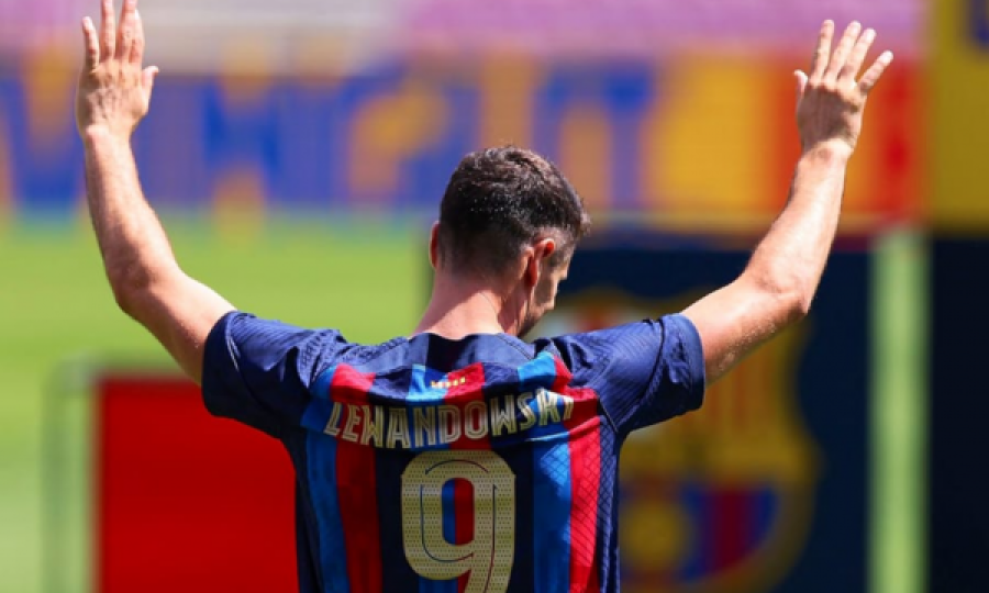 Lewandowski prezantohet para mijëra tifozëve në “Camp Nou”