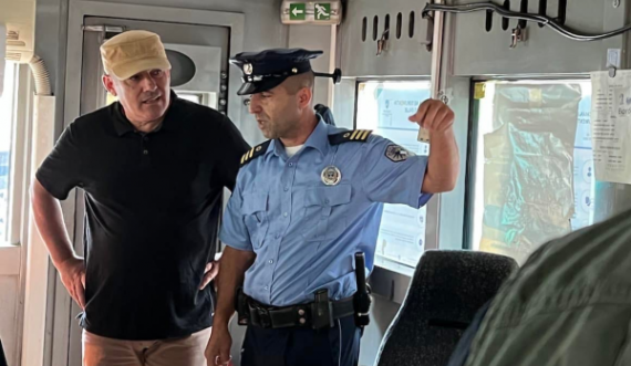 Sveçla në Veri, i viziton policët dhe ua jep një porosi