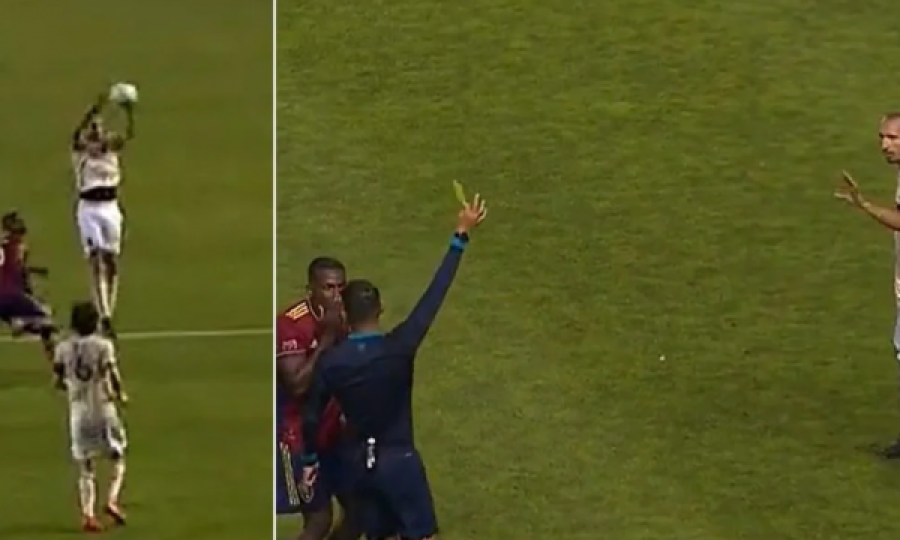 Chiellini e ndali aksionin në stilin e një volejbollisti,